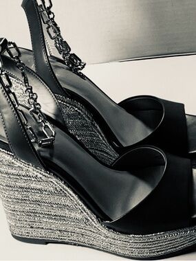 Thalia Sodi Black and Gold Wedge Sandals NWOT never worn